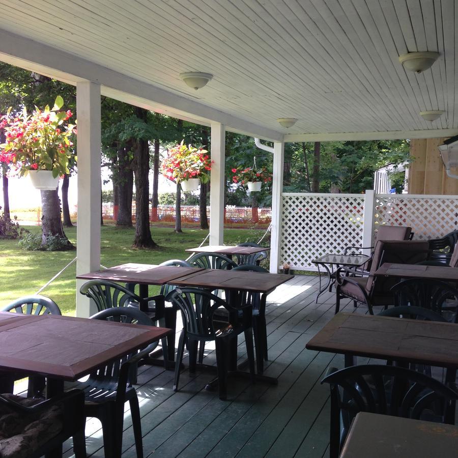 Auberge Les Blancs Moutons Saint-Laurent-de-l'ile d'Orleans Extérieur photo