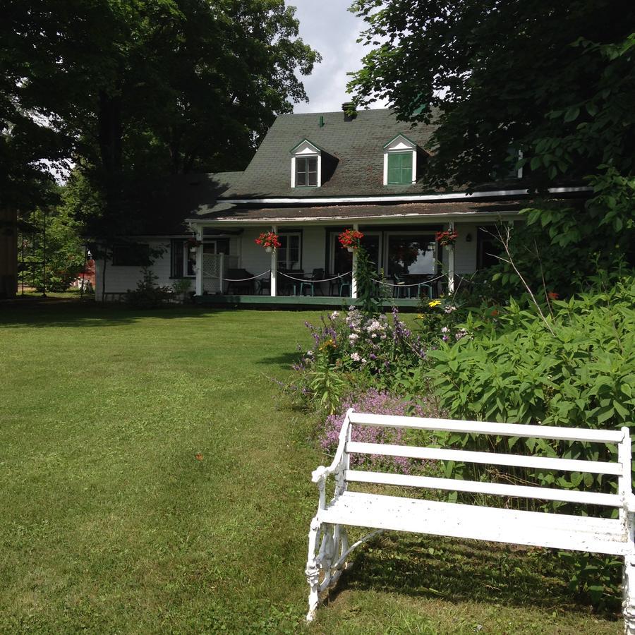 Auberge Les Blancs Moutons Saint-Laurent-de-l'ile d'Orleans Extérieur photo